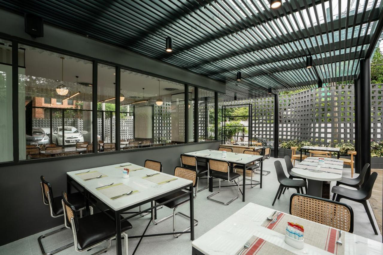 Hotel Amber Sukhumvit 85 Bangkok Exterior foto